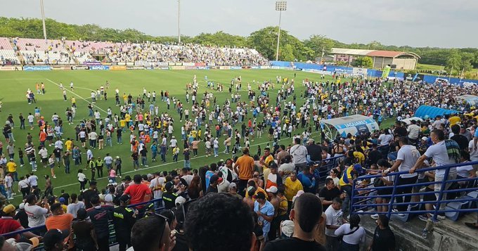 pelea barras Atlético Nacional