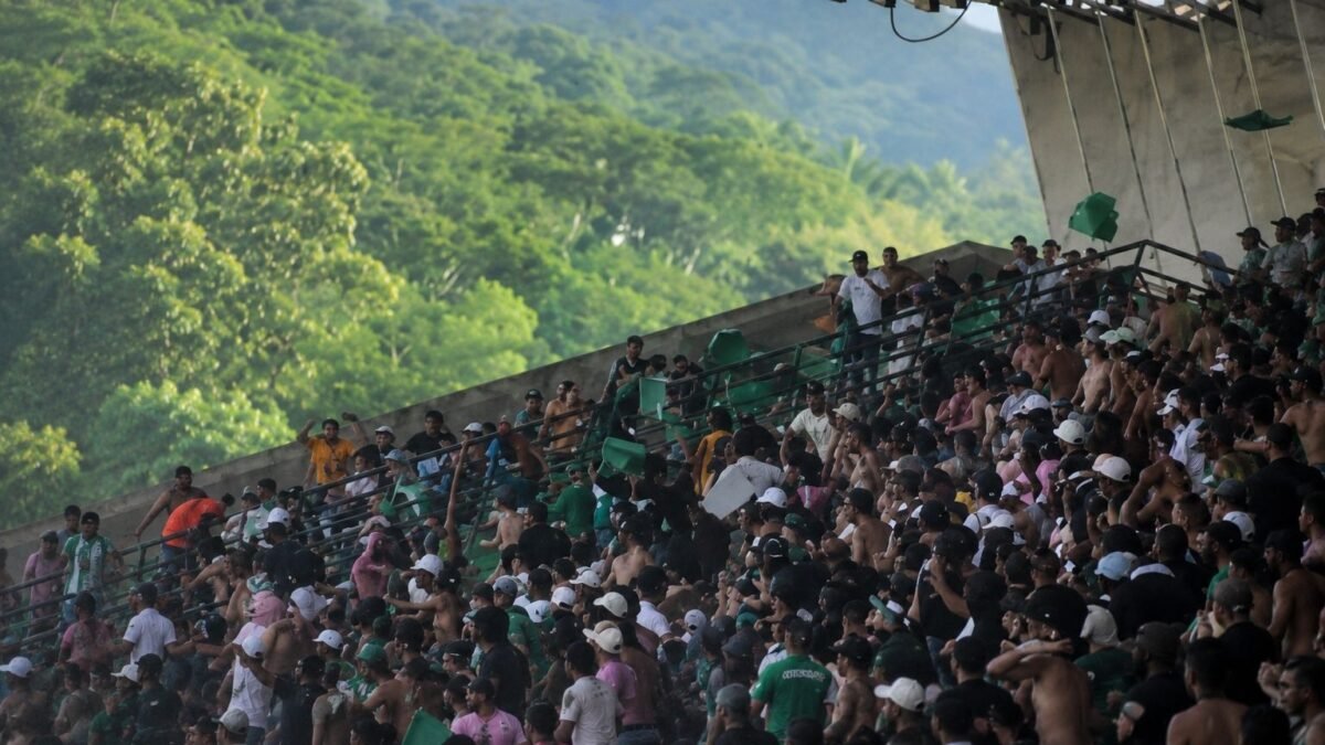 pelea barras Atlético Nacional